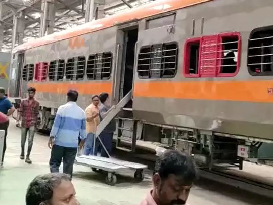 गरीबों के लिए बन रही है वंदे साधारण