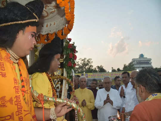 लंका दहन से पहले श्रीराम की पूजा लंका दहन से पहले श्रीराम की पूजा